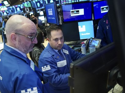 Kỳ vọng Fed cắt giảm lãi thúc đẩy giới đầu tư mua cổ phiếu